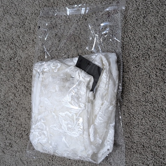 NWT Lulus Irresistible Perfect White Lace Embroidered Sleeveless Romper Large - Picture 16 of 16